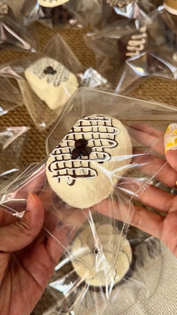 129013 MMTnienie Vanilla Two-Tone Drizzle Senbei (Chewy Candy Texture Series) / MMTnienie 香草双色淋酱仙贝（口嚼糖触感系列）