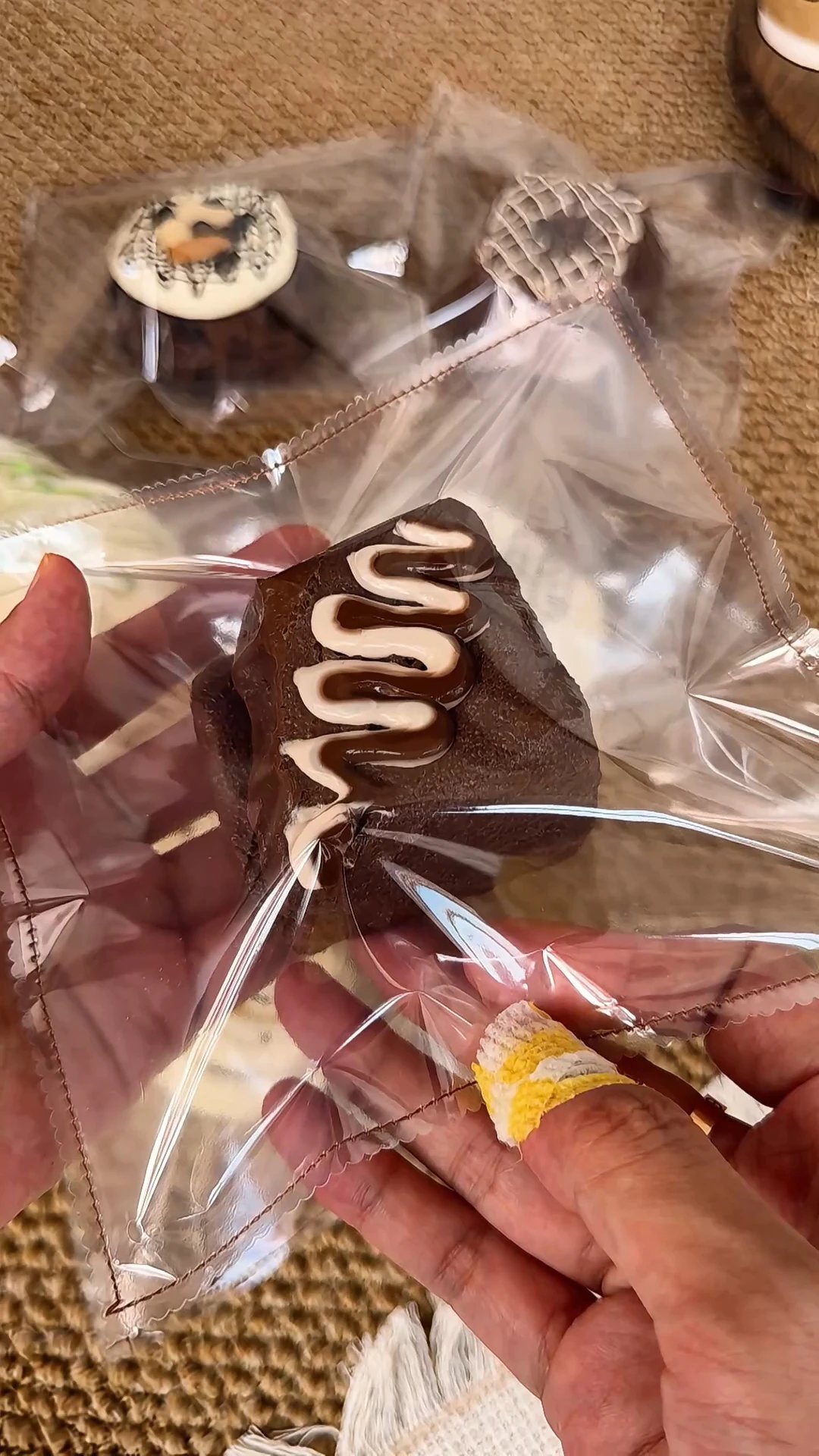 129018 MMTnienie Bitten Double-Layer Chocolate (Cheese Clay Texture Series) / MMTnienie 咬一口双层巧克力(干酪泥触感系列)