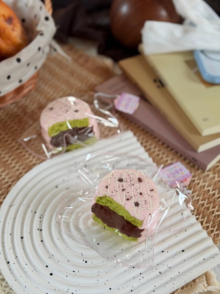 128134 Mumu Nienie Strawberry Chocolate Pie (Mochi Clay Texture Series) / 木木捏捏 草莓巧克力派（麻薯泥触感系列）