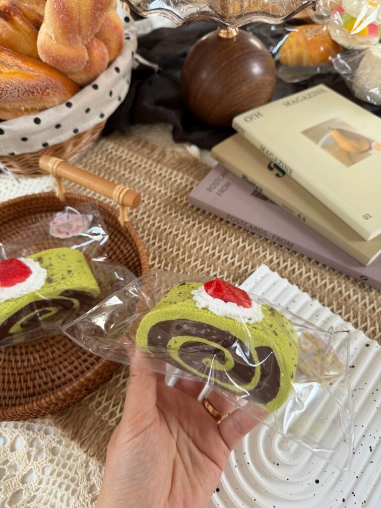 128136 Mumu Nienie Matcha Swiss Roll (Mochi Clay Texture Series) / 木木捏捏 抹茶瑞士卷（麻薯泥触感系列）