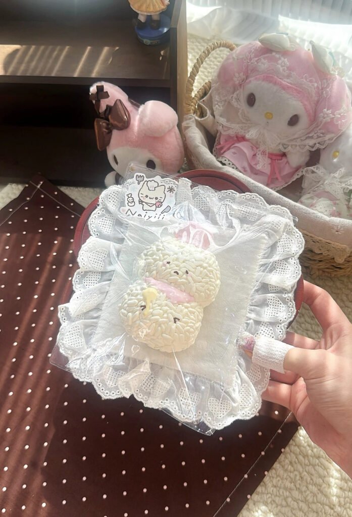 69010 Naiyiii Squishy Kitten Chef Double Rice Ball (Yogurt Clay Texture Series) / Naiyiii的捏 小猫厨师二连饭团（酸奶泥触感系列）