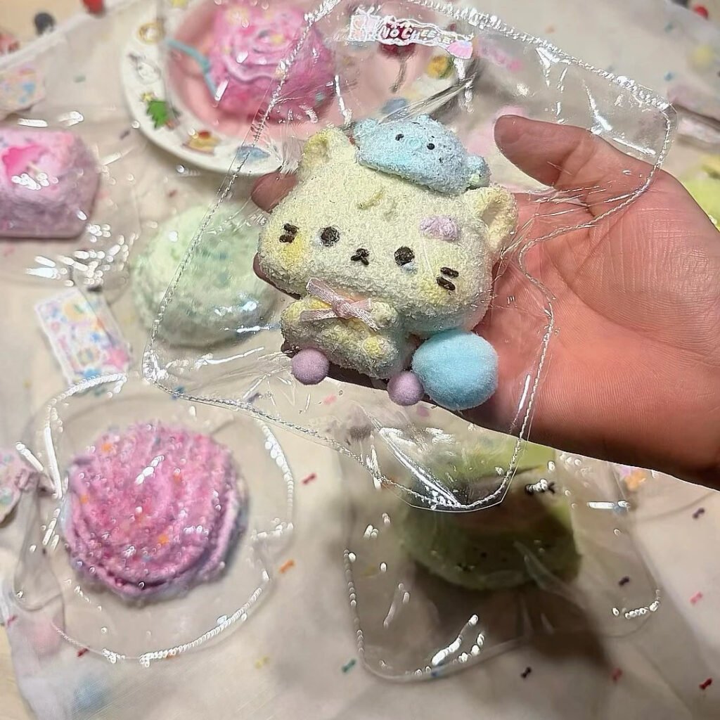 90025 No Cheese Monster Flocked Crying Mouse (Chewy Cream Texture Series) / 不吃芝士怪 フロック加工泣き虫マウス(もちもちクリーム触感シリーズ)