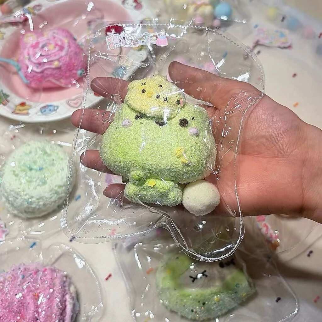 90026 No Cheese Monster Flocked Happy Frog (Chewy Cream Texture Series) / 不吃芝士怪 フロック加工ハッピーフロッグ(もちもちクリーム触感シリーズ)