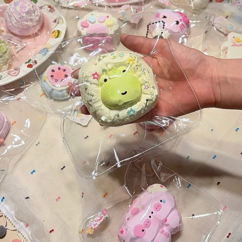 90028 No Cheese Monster Frog Pillow (Soft Cheese Clay Texture Series) / 不吃芝士怪 カエル枕(ソフトチーズクレイ触感シリーズ)