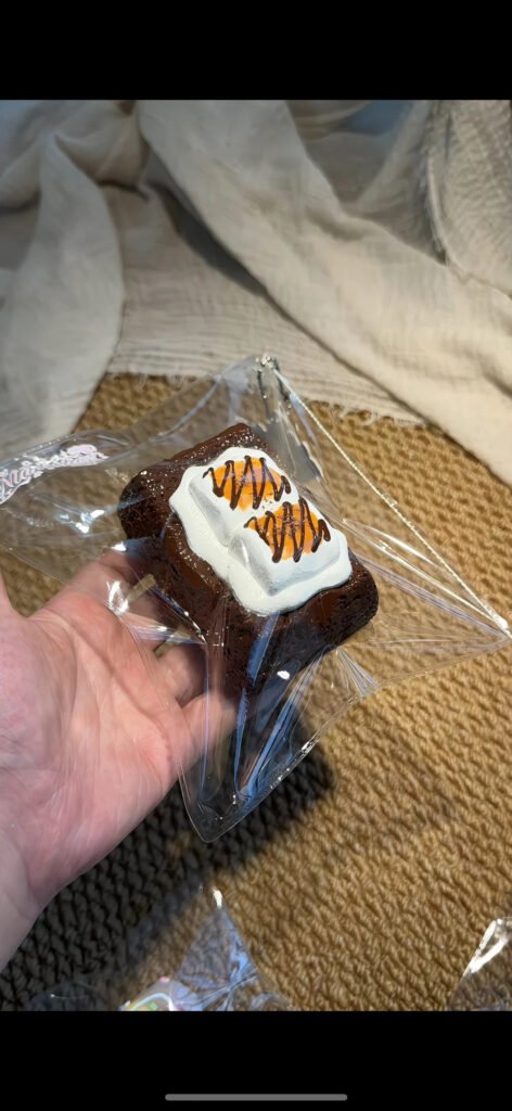 168029 Niannian Nienie Toasted Marshmallow Short Toast (Sticky Clay Texture Series) / 年年的捏捏 焼きマシュマロショートトースト（ねばねばクレイ触感シリーズ）