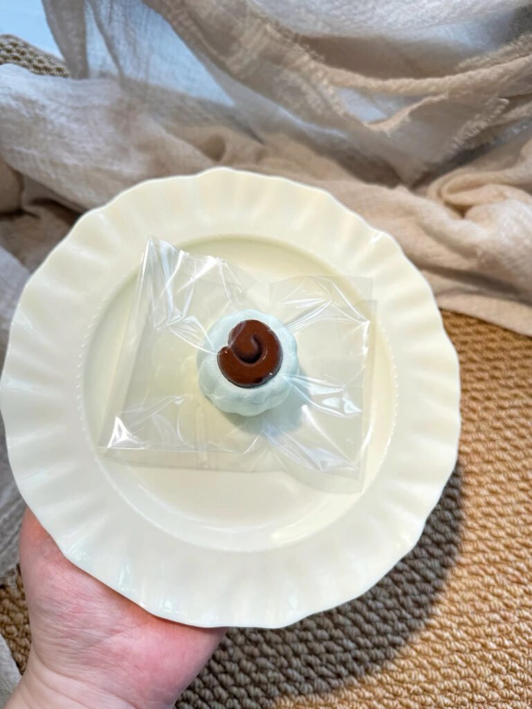 168036 Niannian Nienie Mint Fish Cake (Sticky Clay Texture Series) / 年年的捏捏 ミントかまぼこ（ねばねばクレイ触感シリーズ）