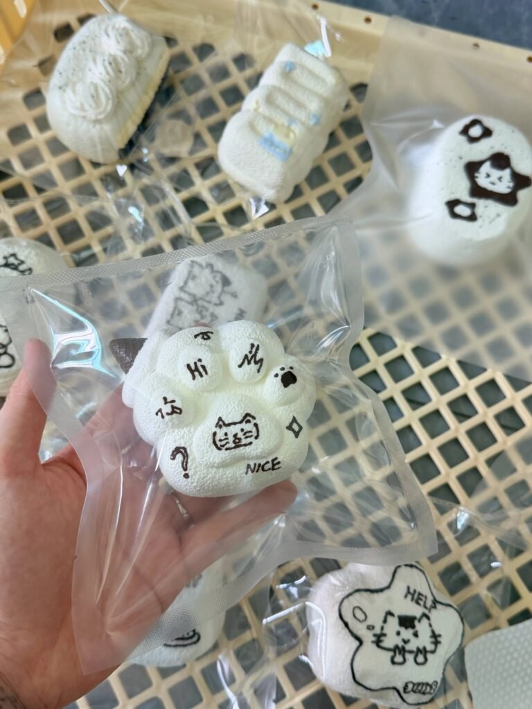 165009 Nice Mitu You Hand-Painted Ice Cream Cat Paw (Cheese Clay Texture Series) / 奶思米兔鱿 手绘冰淇淋猫爪（奶酪泥触感系列）
