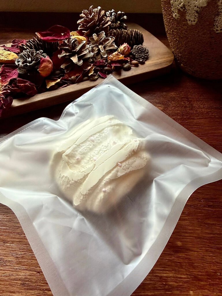 160024 Nohara Nienie Strawberry Dot Flower Roll (Dry Milk Cake Clay Texture Series) / 野原捏一捏 草莓点点花卷（干奶糕触感系列）