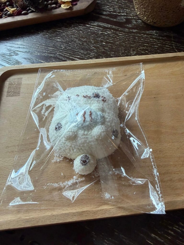 160025 Nohara Nienie Fuzzy Calico Cat (Dry Milk Cake Clay Texture Series) / 野原捏一捏 裹绒三花猫（干奶糕触感系列）