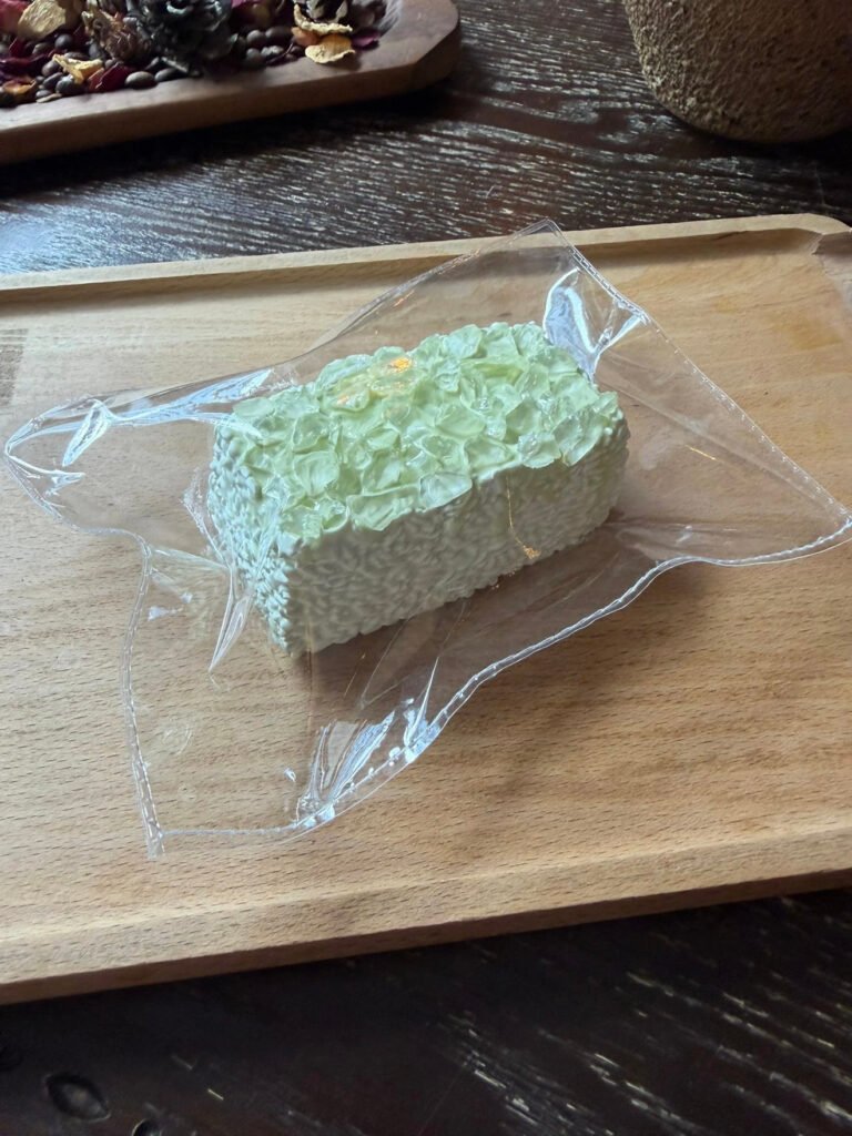 160046 Nohara Nienie Green-Base Crushed Ice Mini Rice Ball (Cream Cheese Clay Texture Series) / 野原捏一捏 绿胚碎碎冰小饭团（干酪泥触感系列）