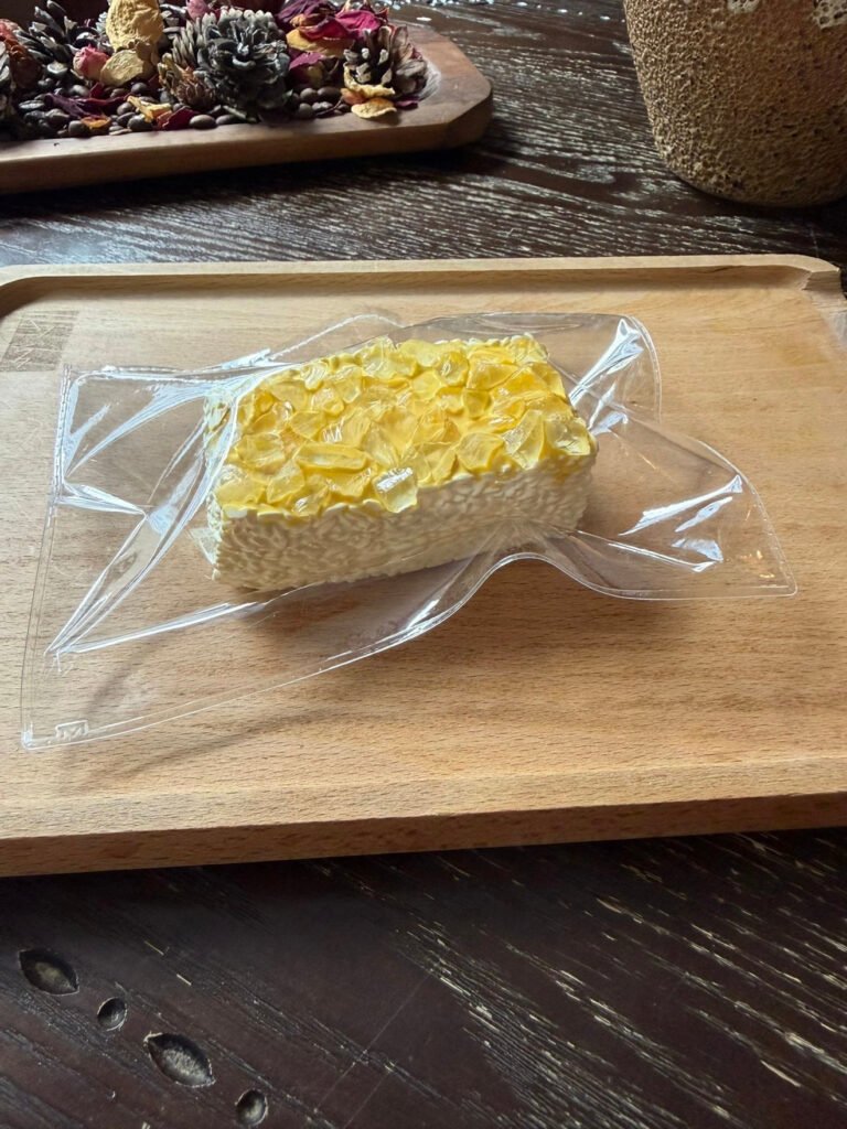 160048 Nohara Nienie Yellow-Base Crushed Ice Mini Rice Ball (Cream Cheese Clay Texture Series) / 野原捏一捏 黄胚碎碎冰小饭团（干酪泥触感系列）