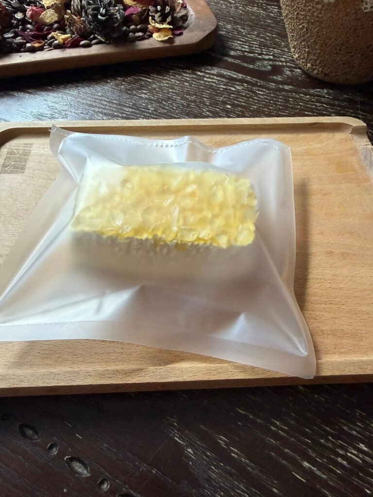 160052 Nohara Nienie Yellow-Base Crushed Ice Long Rice Ball (Cream Cheese Clay Texture Series) / 野原捏一捏 黄胚碎碎冰长饭团（干酪泥触感系列）