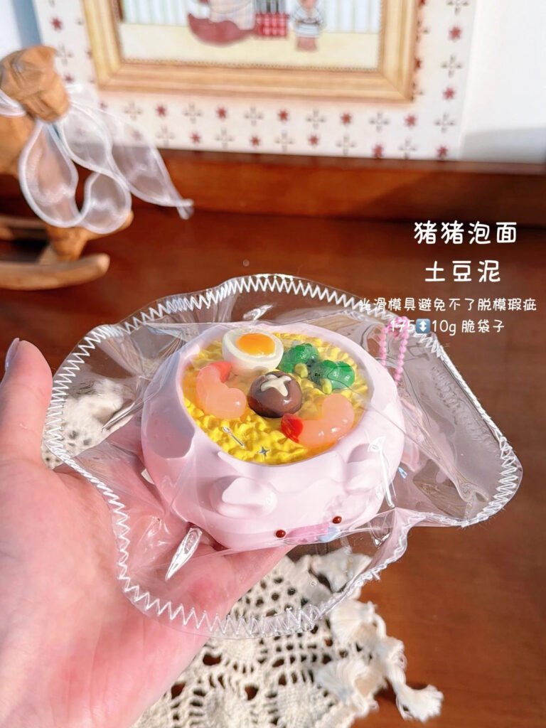 205027 Nuomi Shaomai Piggy Instant Noodle / 糯米烧卖捏捏 猪猪泡面