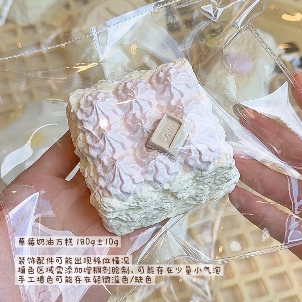332008 Only Eat Salted Fish Strawberry Cream Square Cake (Frozen Cream 2.0 Texture Series) / 只爱吃咸鱼 いちごクリームスクエアケーキ (フローズンクリーム2.0触感シリーズ)
