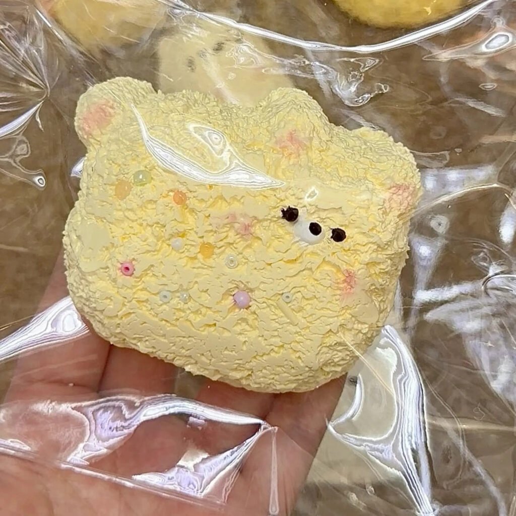 135072 Ohmo Nienie Fuzzy Little Yellow Bear (Heat Pad Cream Cheese Clay Texture Series) / ohmo捏捏 ふわふわ黄色いこぐま (加熱パッドクリームチーズクレイ触感シリーズ)