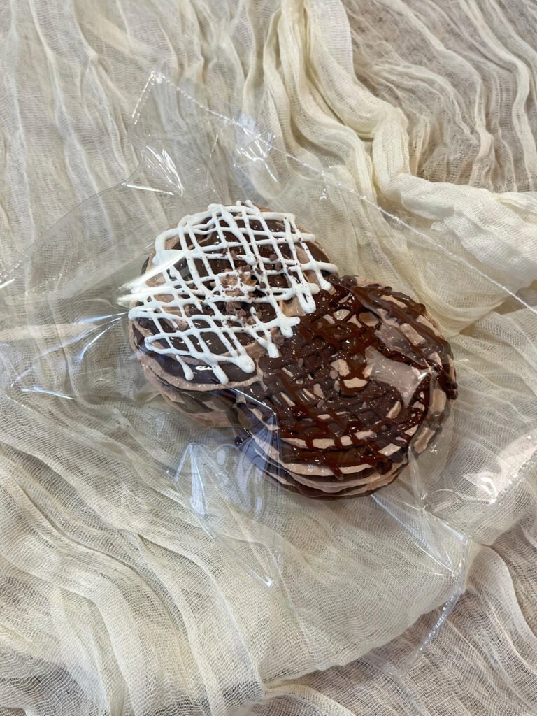 358002 Qingtian Nienie Chocolate Double Cookie (Dry Cream Texture Series) / 晴天捏捏 巧克力二连曲奇（干奶油触感系列）
