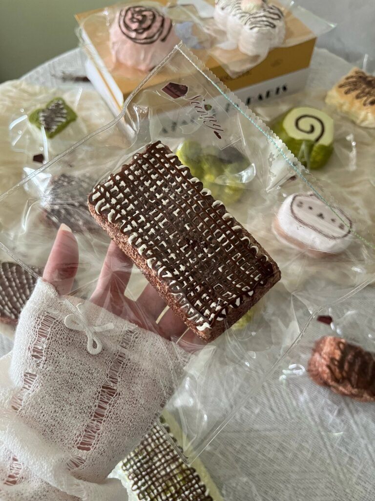 358032 Qingtian Nienie Chocolate Toast (Dry Cream Texture Series) / 晴天捏捏 巧克力吐司（干奶油触感系列）