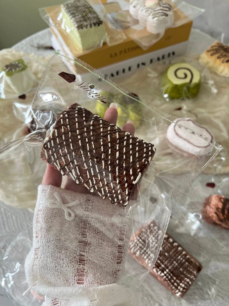 358035 Qingtian Nienie Chocolate Marshmallow (Light Cream Texture Series) / 晴天捏捏 巧克力棉花糖（轻奶油触感系列）