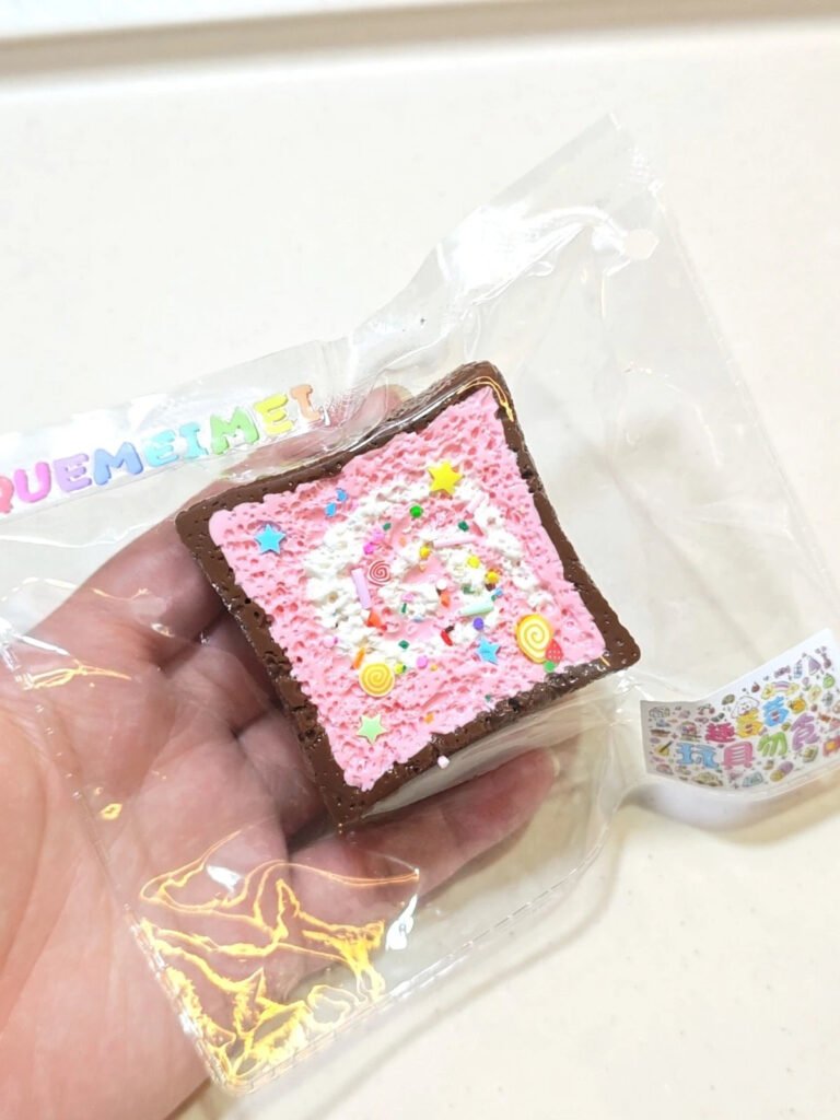 183010 Qumeimei Strawberry Chocolate Mini Square Toast (Rice Cake Clay Texture Series) / 趣莓莓 草莓巧克力小方吐司（年糕泥触感系列）