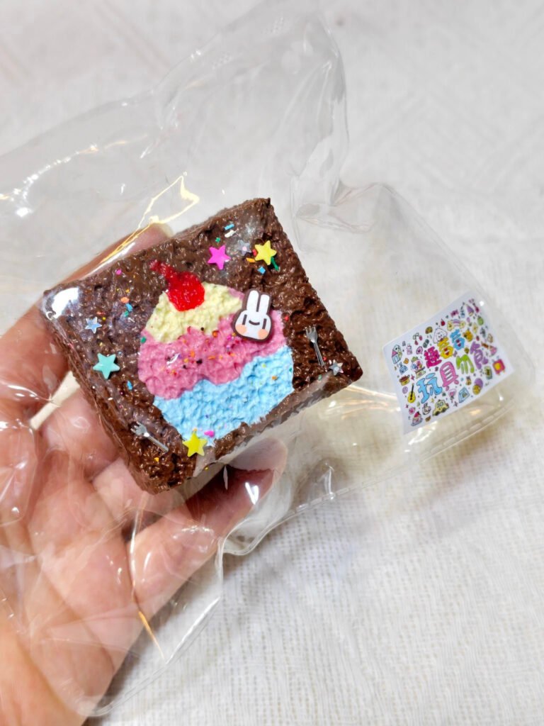 183017 Qumeimei Strawberry Chocolate Cake Toast (Rice Cake Clay Texture Series) / 趣莓莓 草莓巧克力蛋糕吐司（年糕泥触感系列）