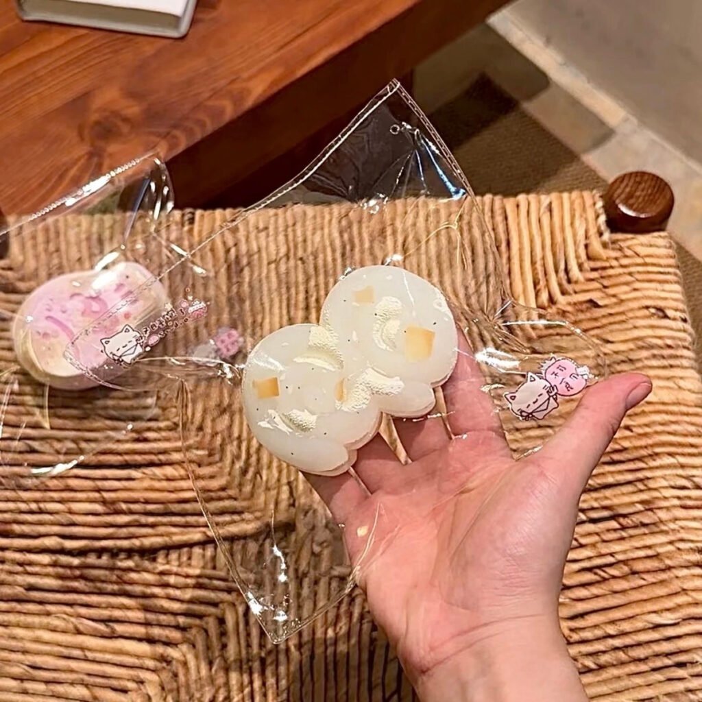 95045 Well Rested Again Squishy Coconut Jelly Fuzzy Roll (Dry Clay Oven Texture Series) / 又睡饱了捏捏 ココナッツゼリーふわふわロール (ドライクレイオーブン触感シリーズ)
