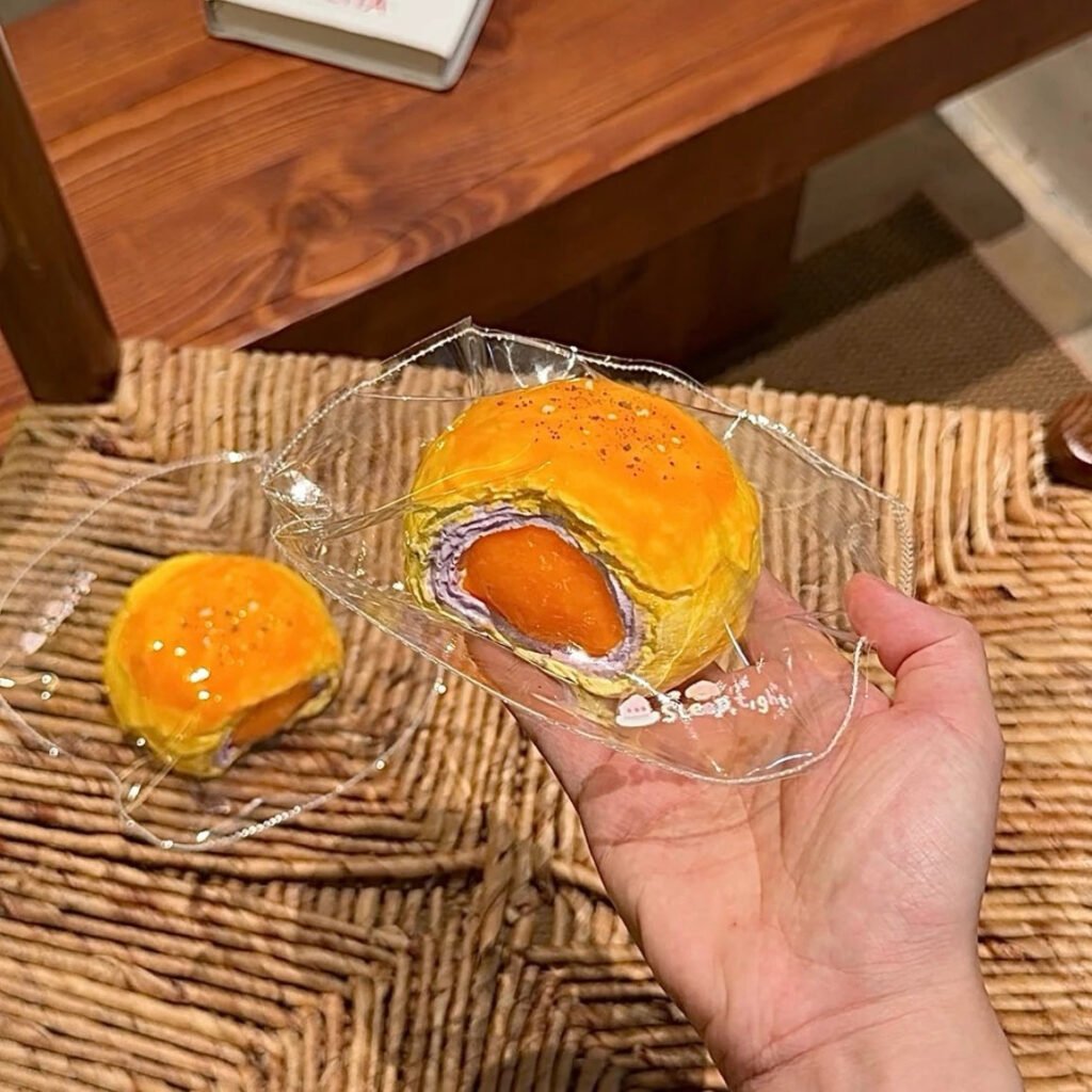 95051 Well Rested Again Squishy Taro Egg Yolk Pastry (Dry Clay Oven Texture Series) / 又睡饱了捏捏 タロイモ卵黄パイ (ドライクレイオーブン触感シリーズ)