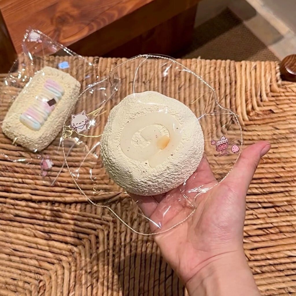 95057 Well Rested Again Squishy Coconut Swirl Bun (Custom Soft Texture Series) / 又睡饱了捏捏 ココナッツくるくるパン (特調ソフト触感シリーズ)
