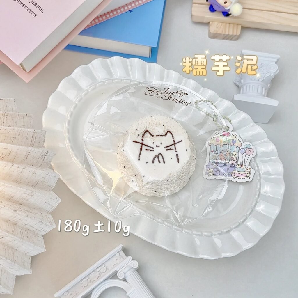 24017 SiJiu Hugging Kitten Round Toast / SiJiu的捏捏 抱手小猫圆吐司