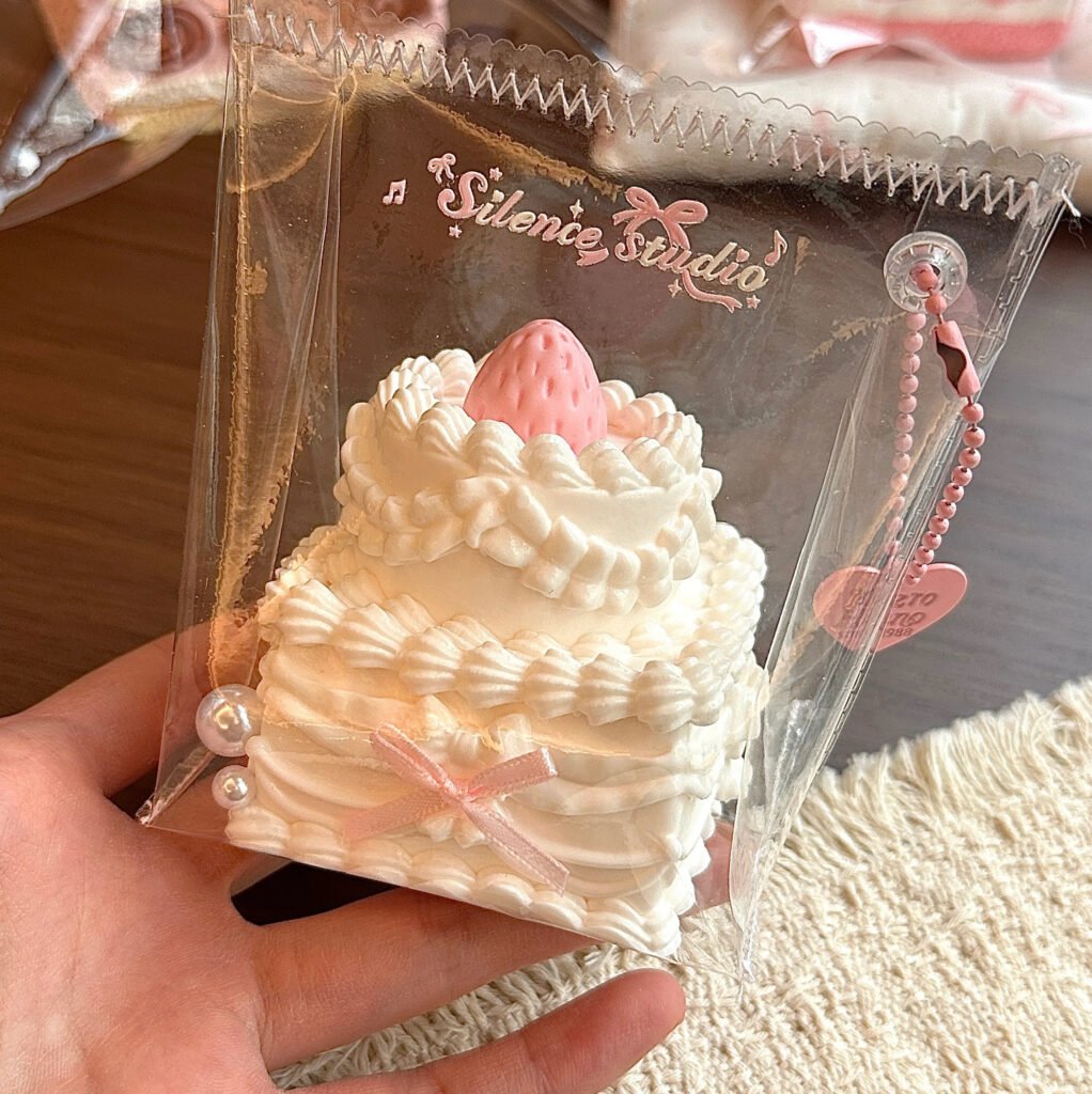 19010 Silence Studio Strawberry Vintage Cake (Cream Clay Texture Series) / Silence Studio 草莓复古蛋糕(奶油泥触感系列)