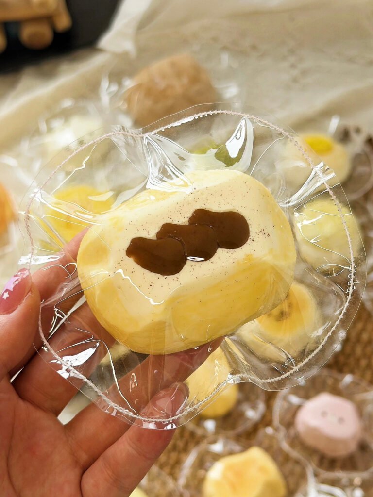 389002 Shan Laoda Nienie Chocolate Frosted Bread (Light Cream Texture Series) / 闪老大捏捏 巧克力抹面包（轻奶油触感系列）
