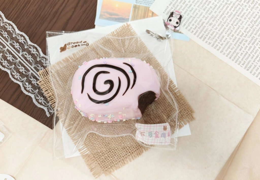 333004 Soft Haze Raspberry Chocolate Roll Bun (Mochi Clay Texture Series) / 软雾 ラズベリーチョコロールパン (もちクレイ触感シリーズ)