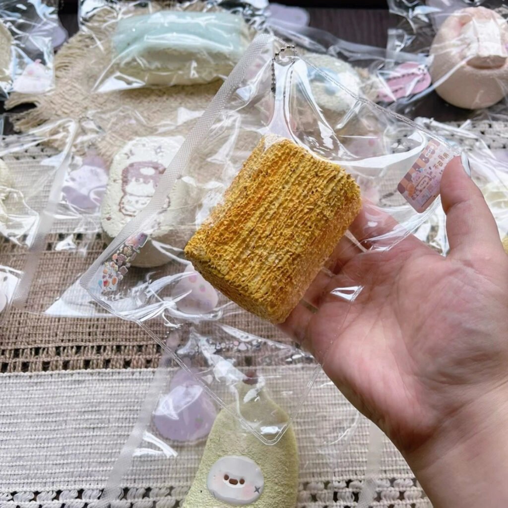 343006 Strawberry Tree Stump Bread (Cheese Clay Texture Series) / 士多啤梨 切り株パン (チーズクレイ触感シリーズ)