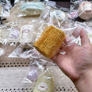 343007 Strawberry Tree Stump Bread (Cotton Cream Texture Series) / 士多啤梨 切り株パン (コットンクリーム触感シリーズ)