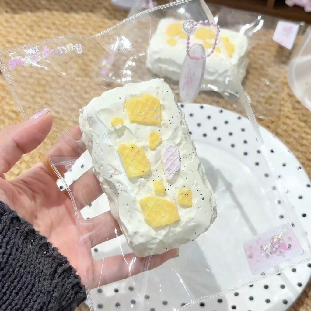 422011 Susuubunny Strawberry Cookie Bar / susuubunny 草莓饼干条