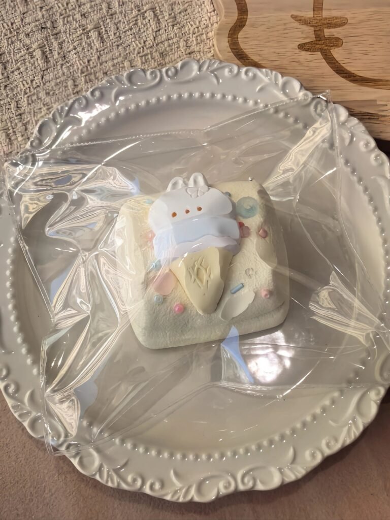 348000 Little Tomato Ice Cream Bunny Marshmallow (Ice Cream Clay Texture Series) / 小番茄捏捏铺 冰淇淋小兔棉花糖（冰糕泥触感系列）
