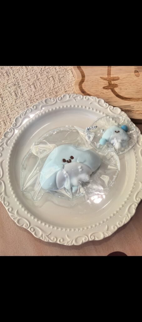 348001 Little Tomato Manta Ray Parent-and-Child Bun (Sand-Coated Ice Cream Clay Texture Series) / 小番茄捏捏铺 魔鬼鱼子母包（冰糕泥裹砂触感系列）