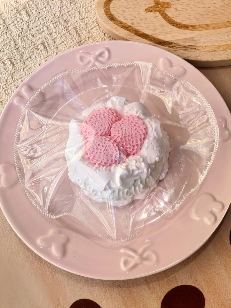 348008 Little Tomato Strawberry Cake Round Edge (Milkshake Clay Texture Series) / 小番茄捏捏铺 草莓蛋糕缝圆边（奶昔泥触感系列）