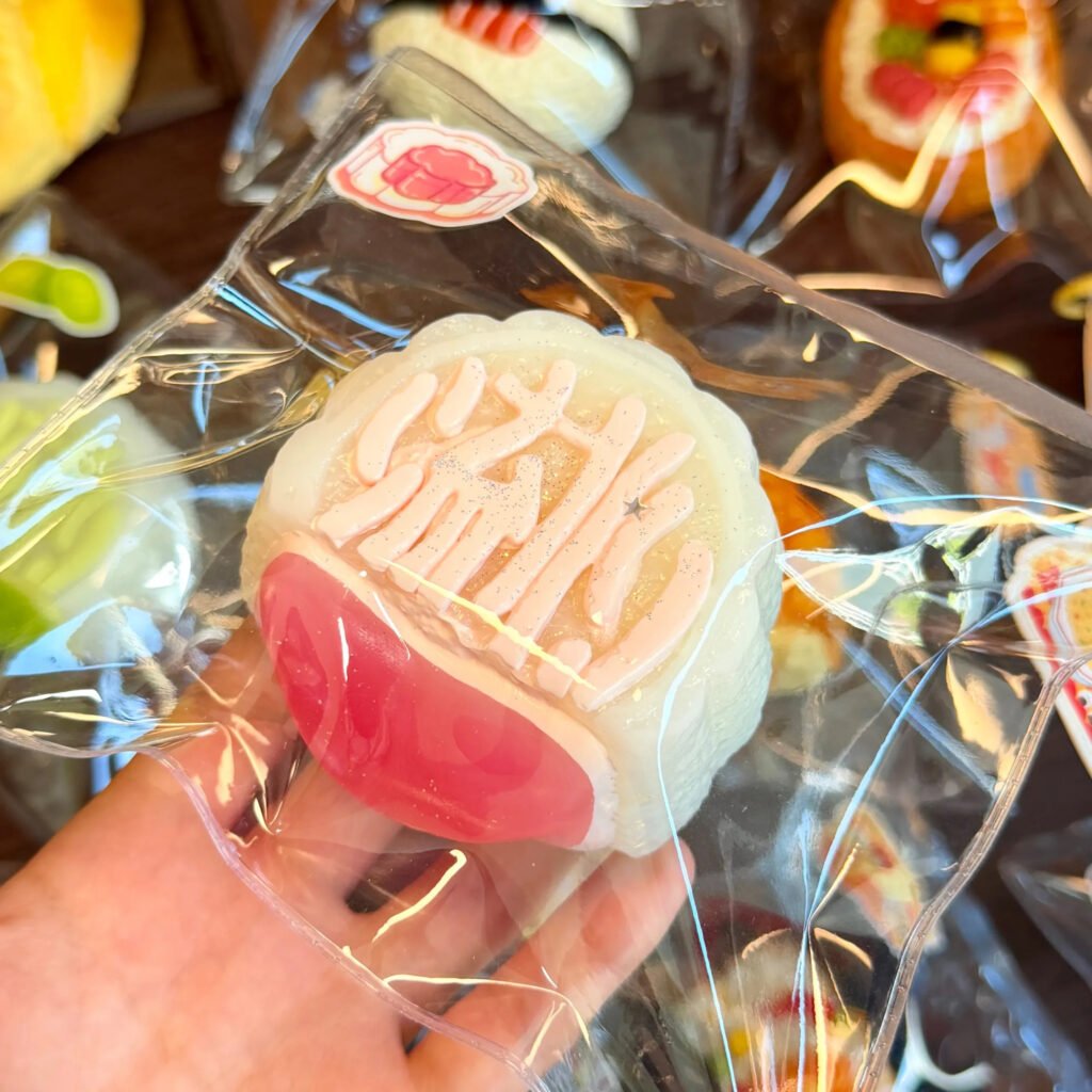 141079 Toovo Cute Cranberry Snow Skin Mooncake (Whipped Cream Clay Texture Series) / Toovo cute 捏捏 クランベリー雪皮月餅 (ホイップクリームクレイ触感シリーズ)
