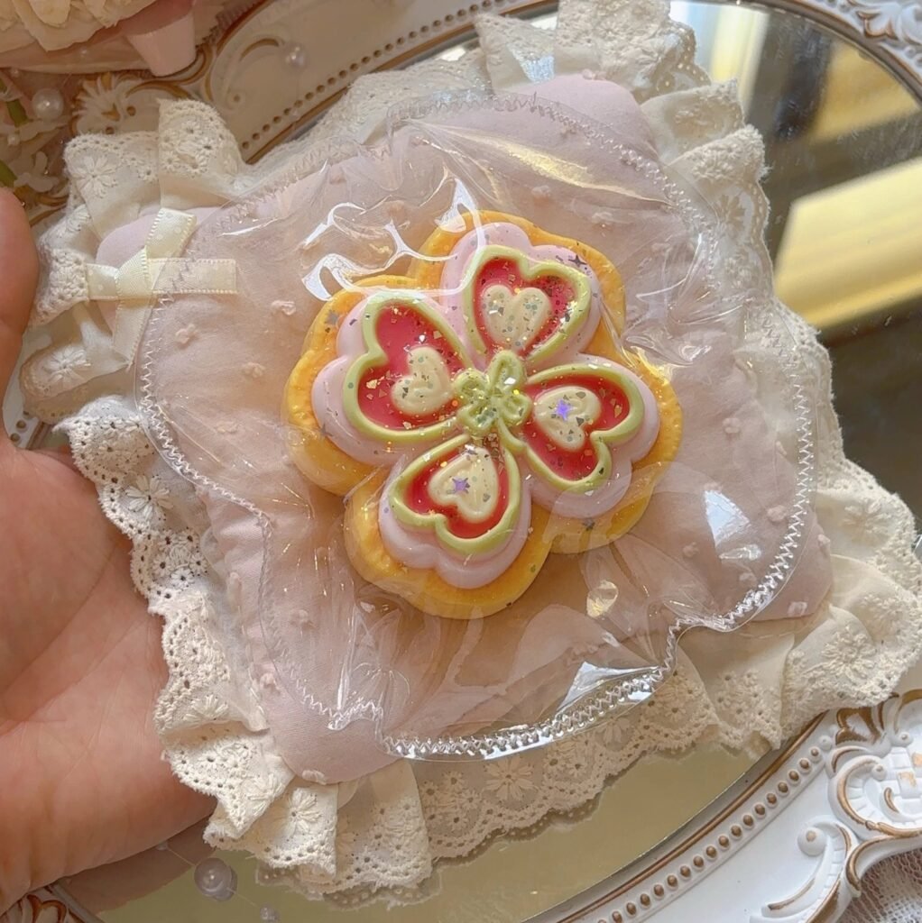400002 Touisle Strawberry Four-Leaf Clover Cookie / 触屿Touisle手工馆 草莓四叶草饼干