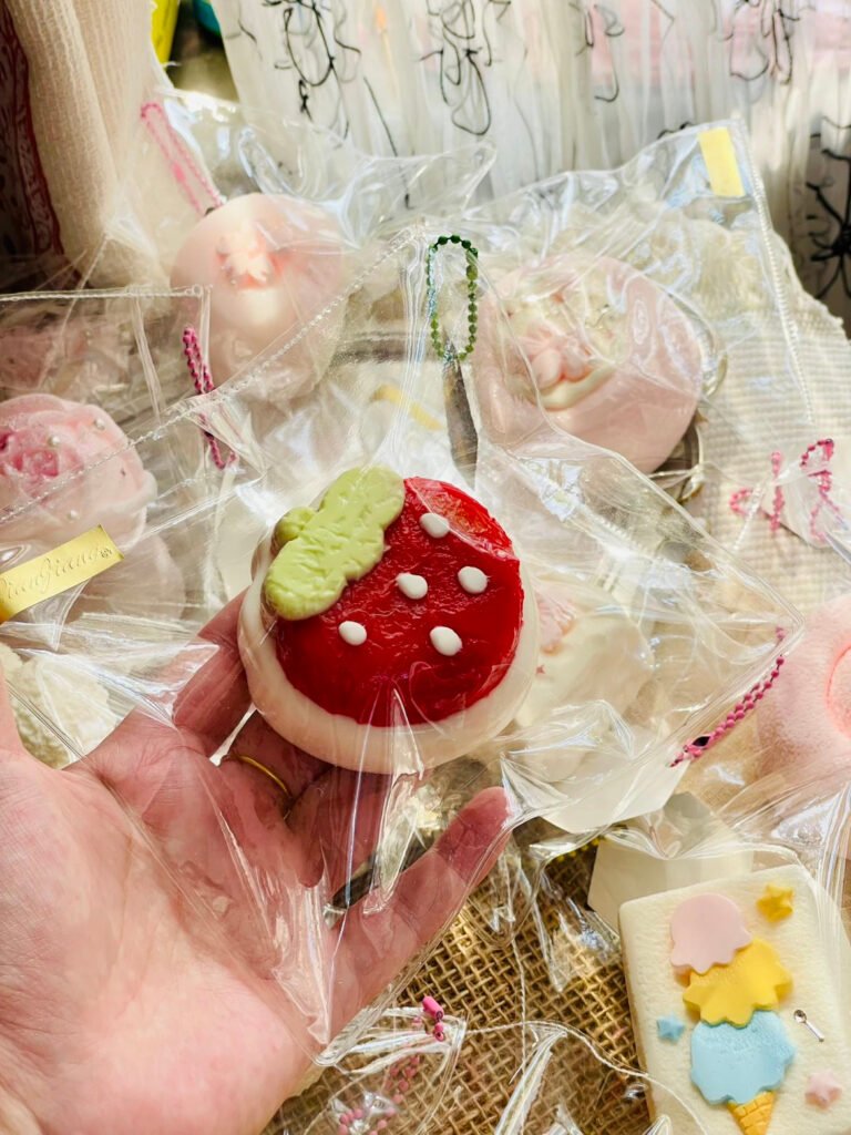 390001 Unicorn Lianjiang Sweet Strawberry (Spring Dry Cheese Texture Series) / 独角兽恋酱史莱姆捏捏 草莓有点甜(春日干奶酪触感系列)