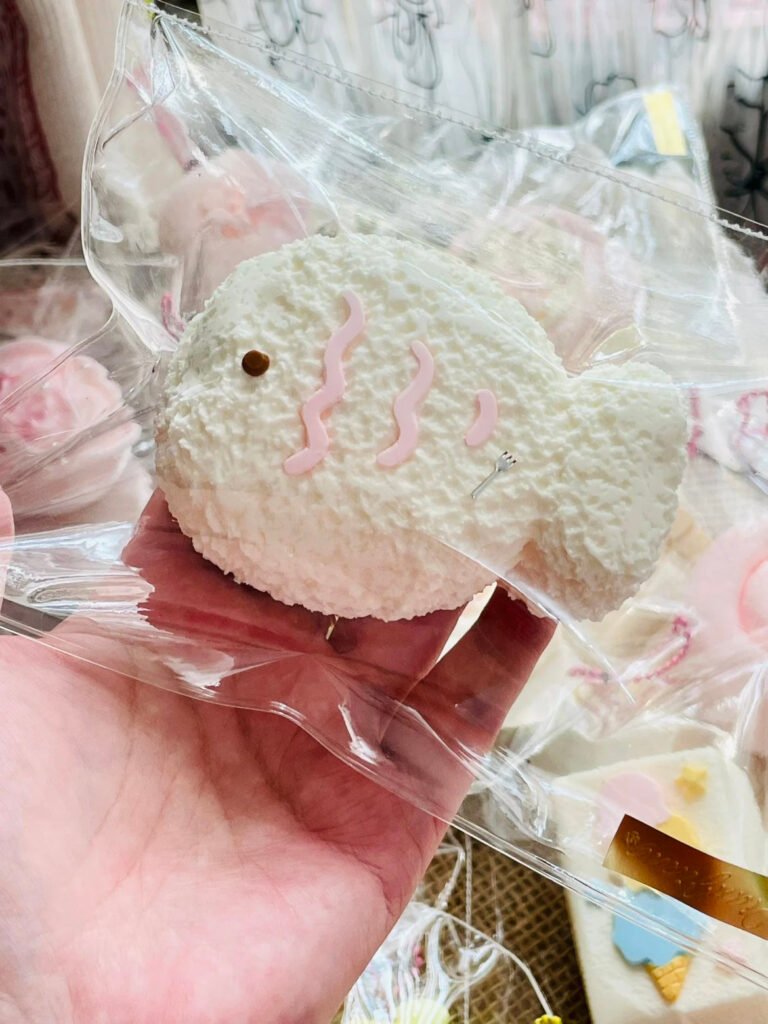 390007 Unicorn Lianjiang Smooth Sailing Fish (Glutinous Cream Texture Series) / 独角兽恋酱史莱姆捏捏 风调鱼顺（糯奶油触感系列）