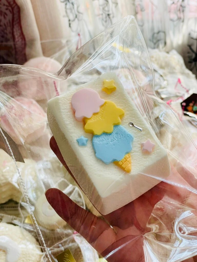 390012 Unicorn Lianjiang Three-Flavor Ice Cream (Glutinous Cream Texture Series) / 独角兽恋酱史莱姆捏捏 三色冰淇淋（糯奶油触感系列）