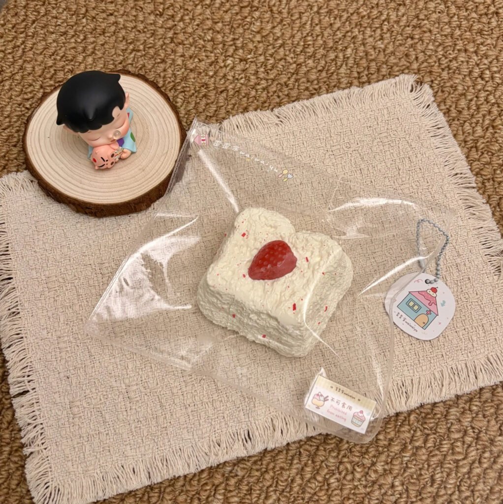 338005 Waiwaiyu Berry PP Toast (Glutinous Rice Clay Texture Series) / 歪歪余 ベリーPPトースト (もち米クレイ触感シリーズ)