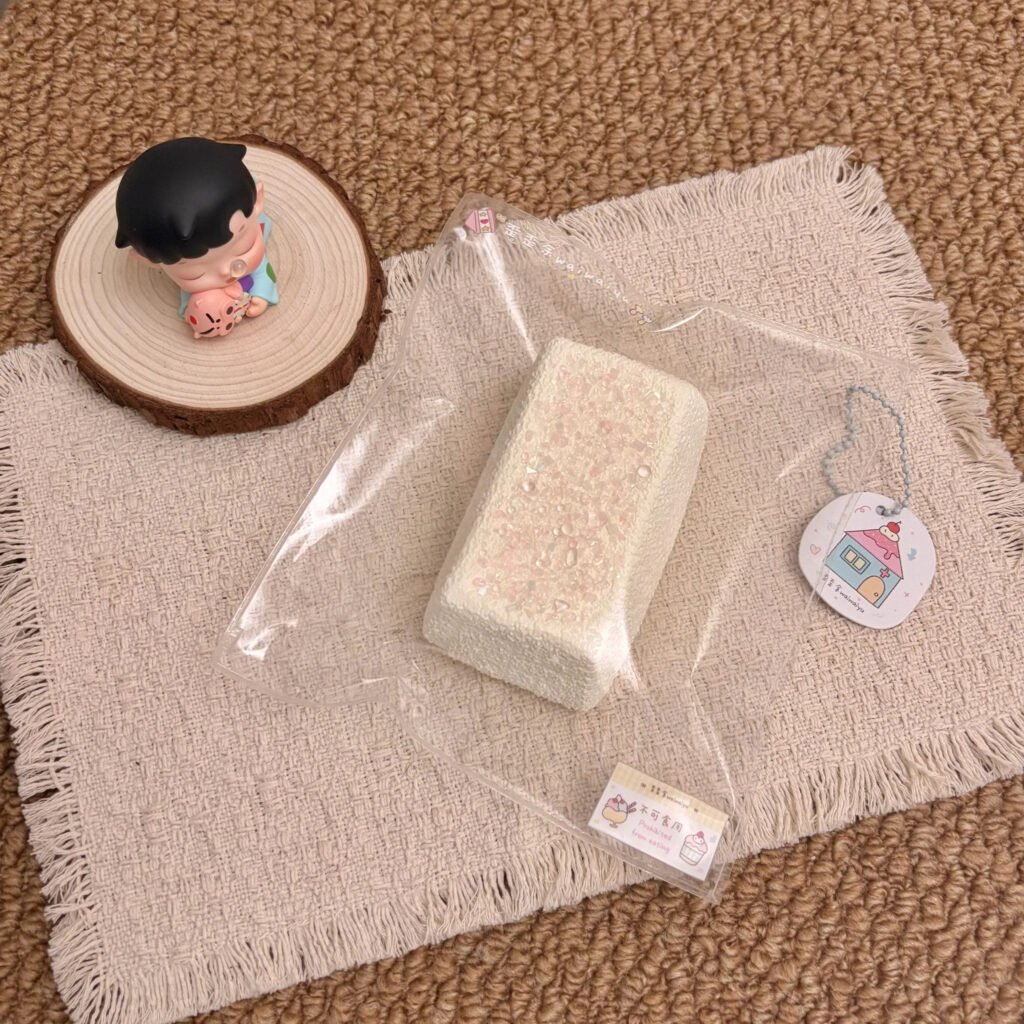 338006 Waiwaiyu Crumb Long Toast - Pink (Glutinous Rice Clay Texture Series) / 歪歪余 クラムロングトースト・ピンク (もち米クレイ触感シリーズ)