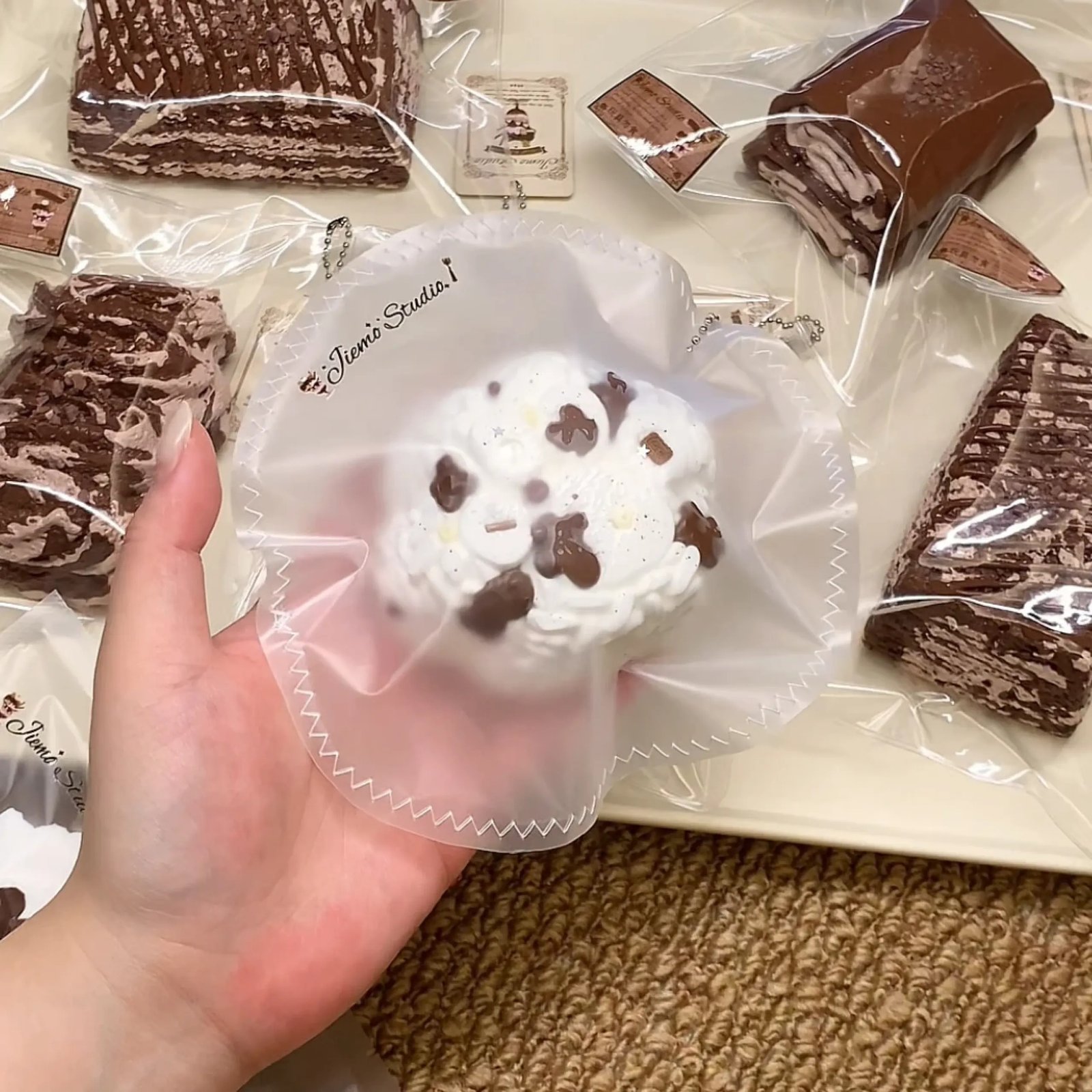 60019 Wasabi Nama Squishy White Chocolate Cat Paw / 芥末生吃捏捏 ホワイトチョコねこ肉球