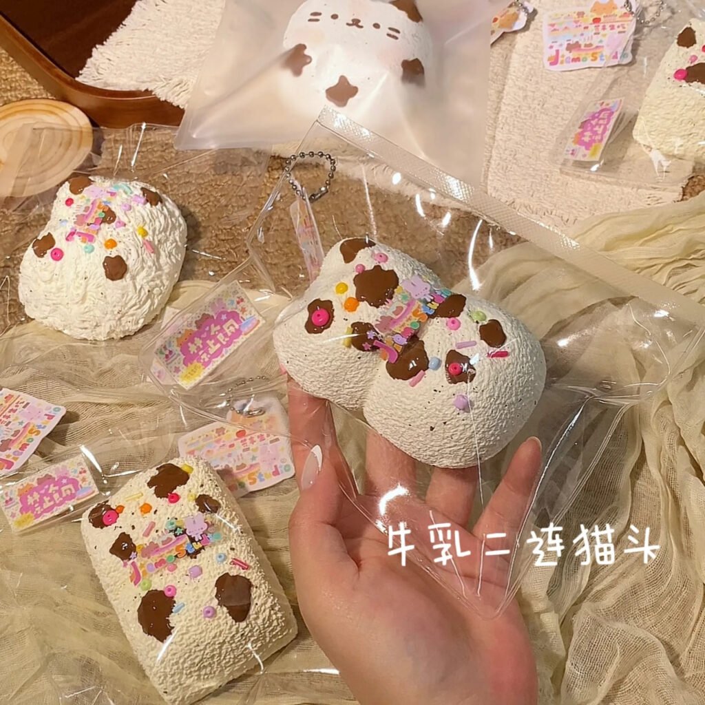 60024 Wasabi Nama Squishy Milk Double Cat Heads / 芥末生吃捏捏 ミルクダブルねこの顔