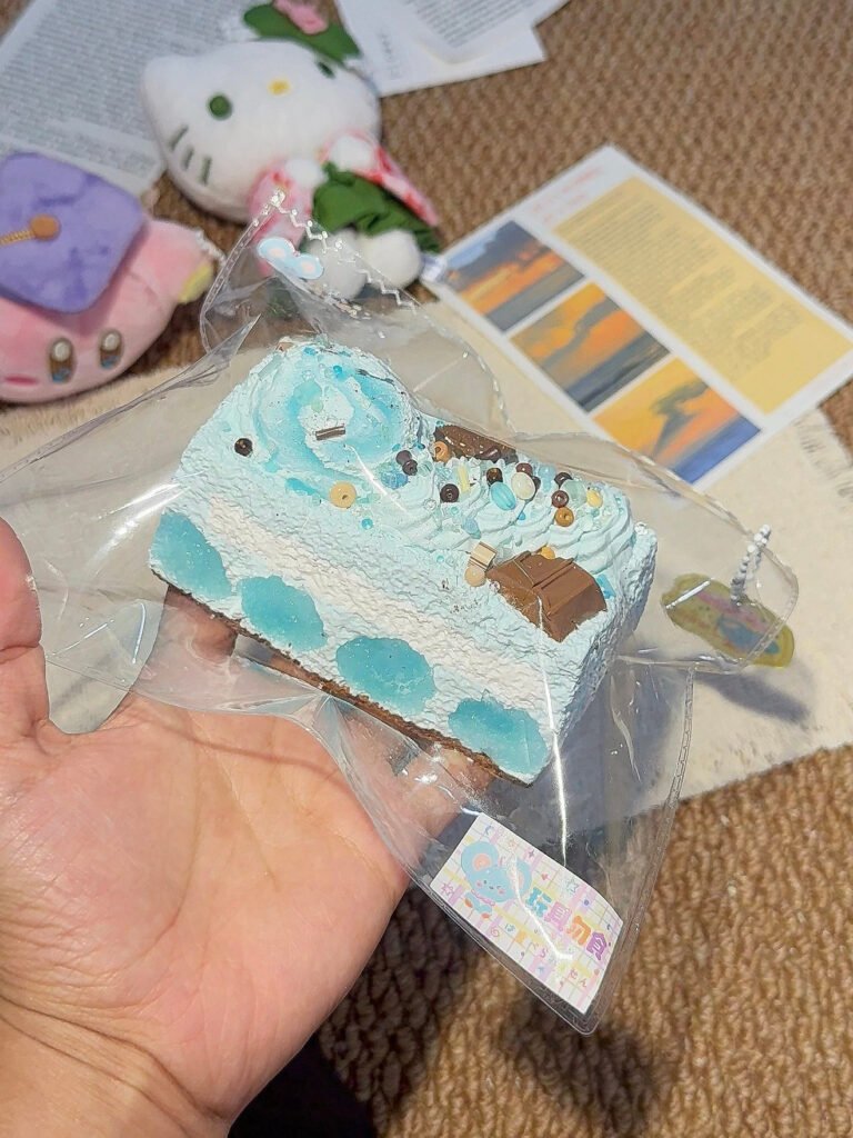 65012 Playful Mouse Squishy Mint Ice Cream Long Toast (Reduced-Resistance Sticky Clay Texture Series) / 顽皮鼠捏捏 薄荷冰激凌长吐司（降阻黏糊泥触感系列）