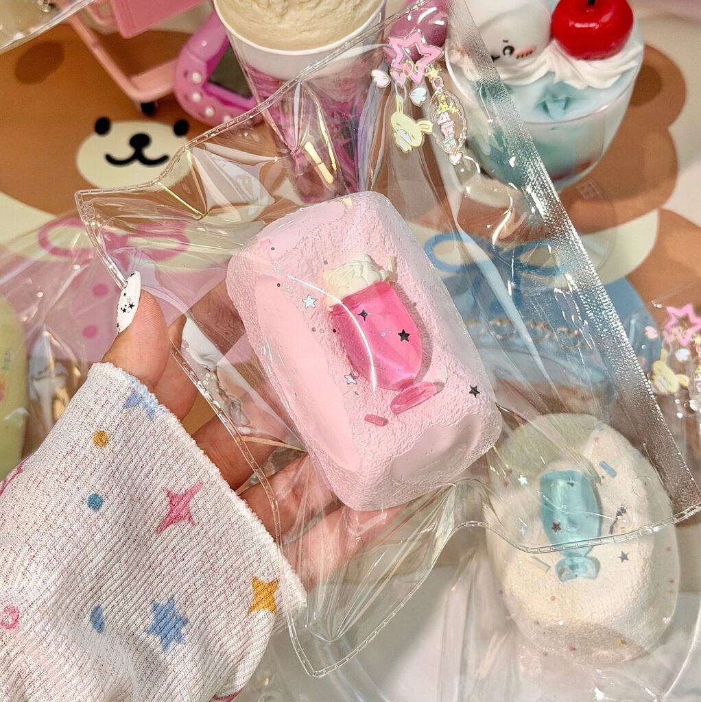 248008 W Qiqi Guaiguai Strawberry Ice Cup Milk Brick (Rich Cream Texture Series) / w奇奇怪怪 草莓冰杯奶砖 (醇厚奶油触感系列)