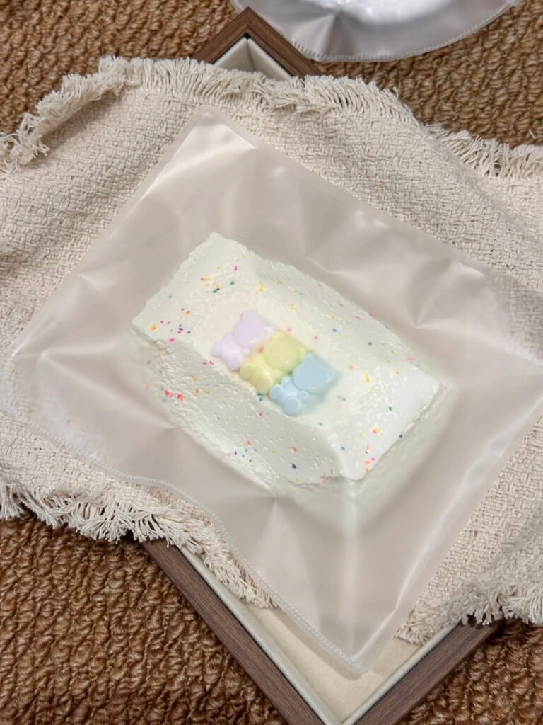 373004 Xiao Beibei Gummy Bear Toast (Extra-Soft Clay Texture Series) / 小呗呗的捏捏 小熊糖吐司（变态软泥触感系列）