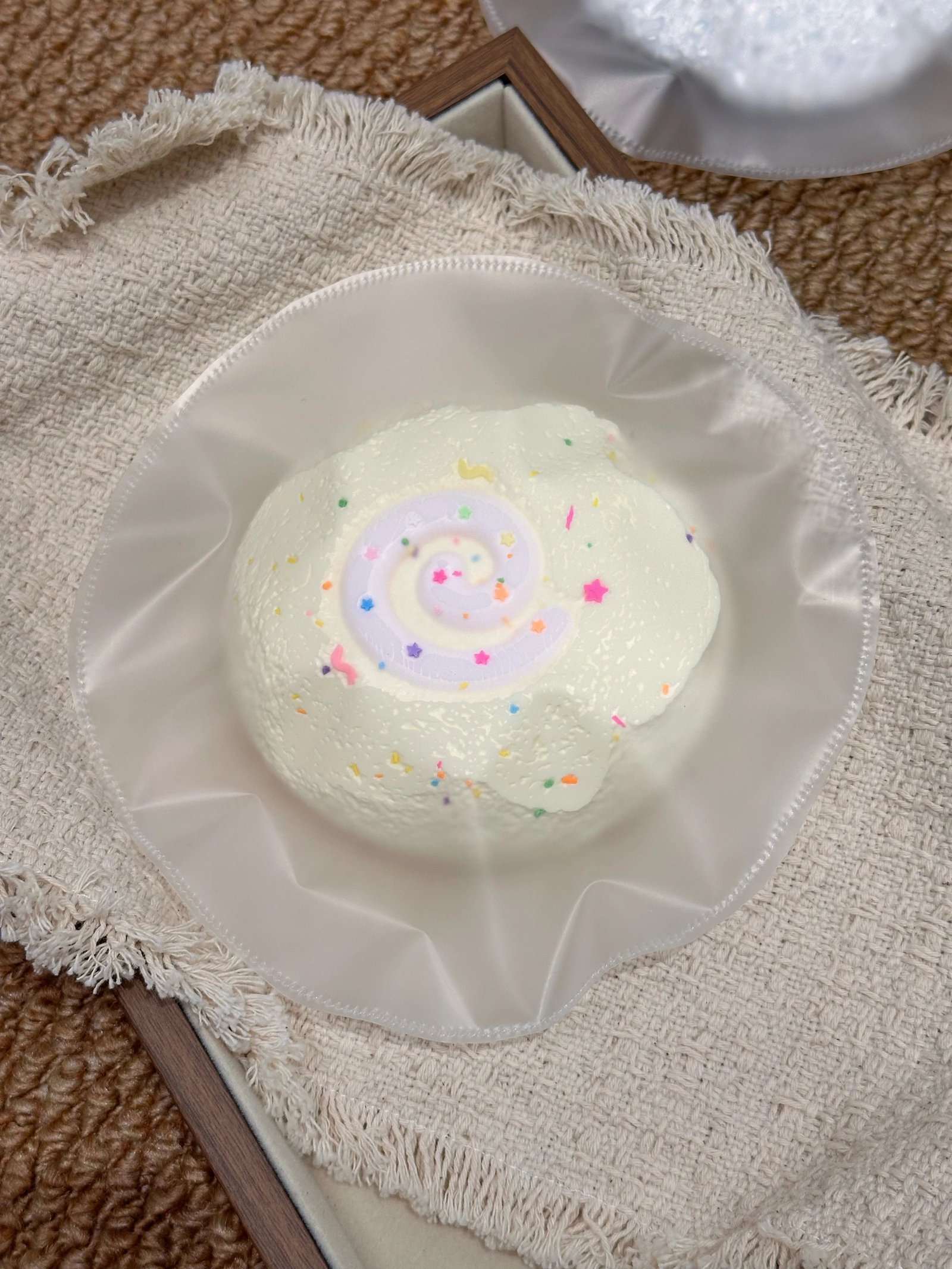 373009 Xiao Beibei White Swiss Roll (Extra-Soft Clay Texture Series) / 小呗呗的捏捏 白色瑞士卷(变态软泥触感系列)